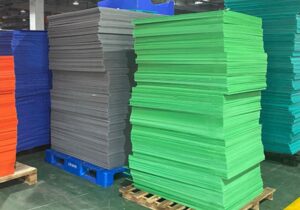 Regular corrugated plastic sheet (2)